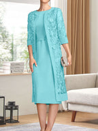 Vestido de gasa para madre de la novia con escote redondo hasta la rodilla, corte tubo/columna y lentejuelas plisadas
