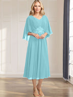 A-Linien-Kleid aus Chiffon mit V-Ausschnitt, Teelänge, plissierten Paillettenapplikationen und Perlenstickerei für die Mutter der Braut 