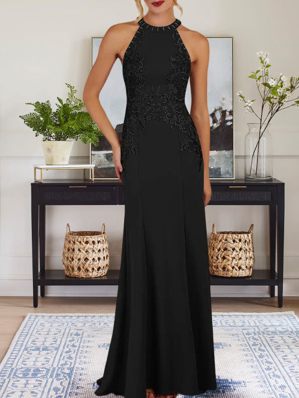 Vestido largo de madre de la novia con cuello halter y apliques en azul polvoriento