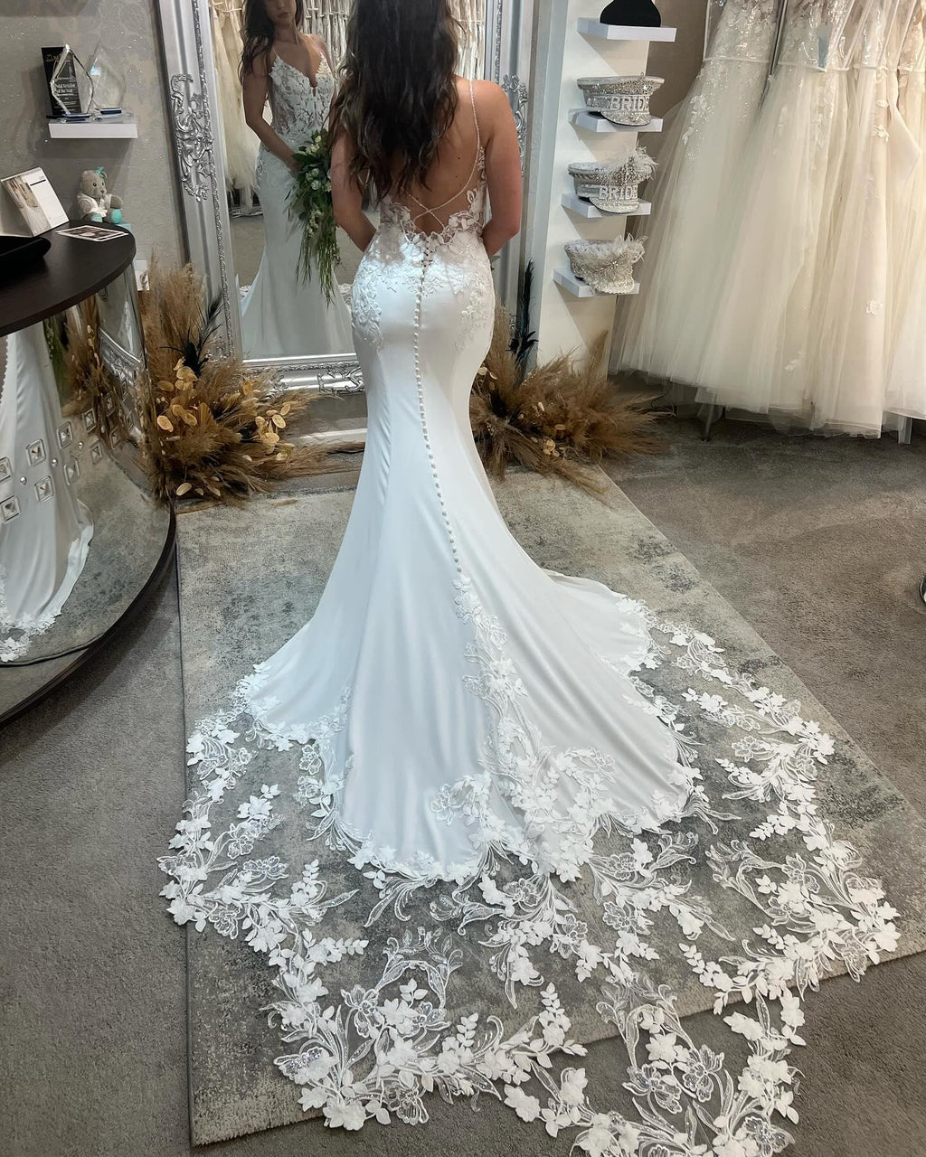 Wunderschöne ärmellose Brautkleider aus Paillettenspitze mit Spaghettiträgern im Meerjungfrauenstil