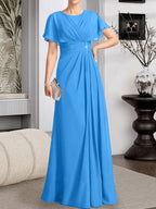 A-Linien-Kleid aus Chiffon mit Rundhalsausschnitt und bodenlanger Verarbeitung, verziert mit plissierten Perlen.