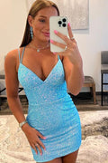 Vestido corto de regreso a casa ajustado con lentejuelas, tirantes delgados y rayas