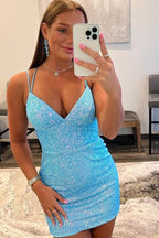 Vestido corto de regreso a casa ajustado con lentejuelas, tirantes delgados y rayas