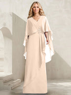 A-Linien-Kleid aus Chiffon mit V-Ausschnitt, bodenlang, mit Kaskadenrüschen und Perlenstickerei für die Mutter der Braut. 