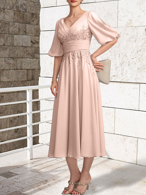 Vestido de gasa con encaje y escote en V hasta la rodilla para madre de la novia con pliegues