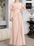 A-Linien-Kleid aus Chiffon mit Rundhalsausschnitt und bodenlanger Verarbeitung, verziert mit plissierten Perlen.