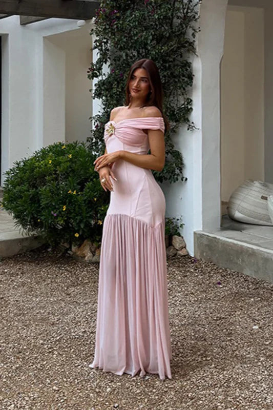 Rosafarbene Maxikleider für Abschlussball und Hochzeit mit schulterfreiem, gedrehtem Ausschnitt, Brosche-Detail und Faltenrock für Gäste
