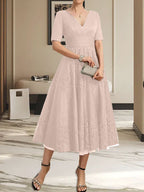 A-Linien-Kleid mit V-Ausschnitt, Teelänge, Tüllspitze und Falten für die Mutter der Braut