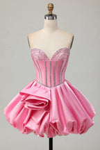 Enganliegendes Sweetheart-Satin-Korsett-Heimkehrkleid mit Perlenstickerei
