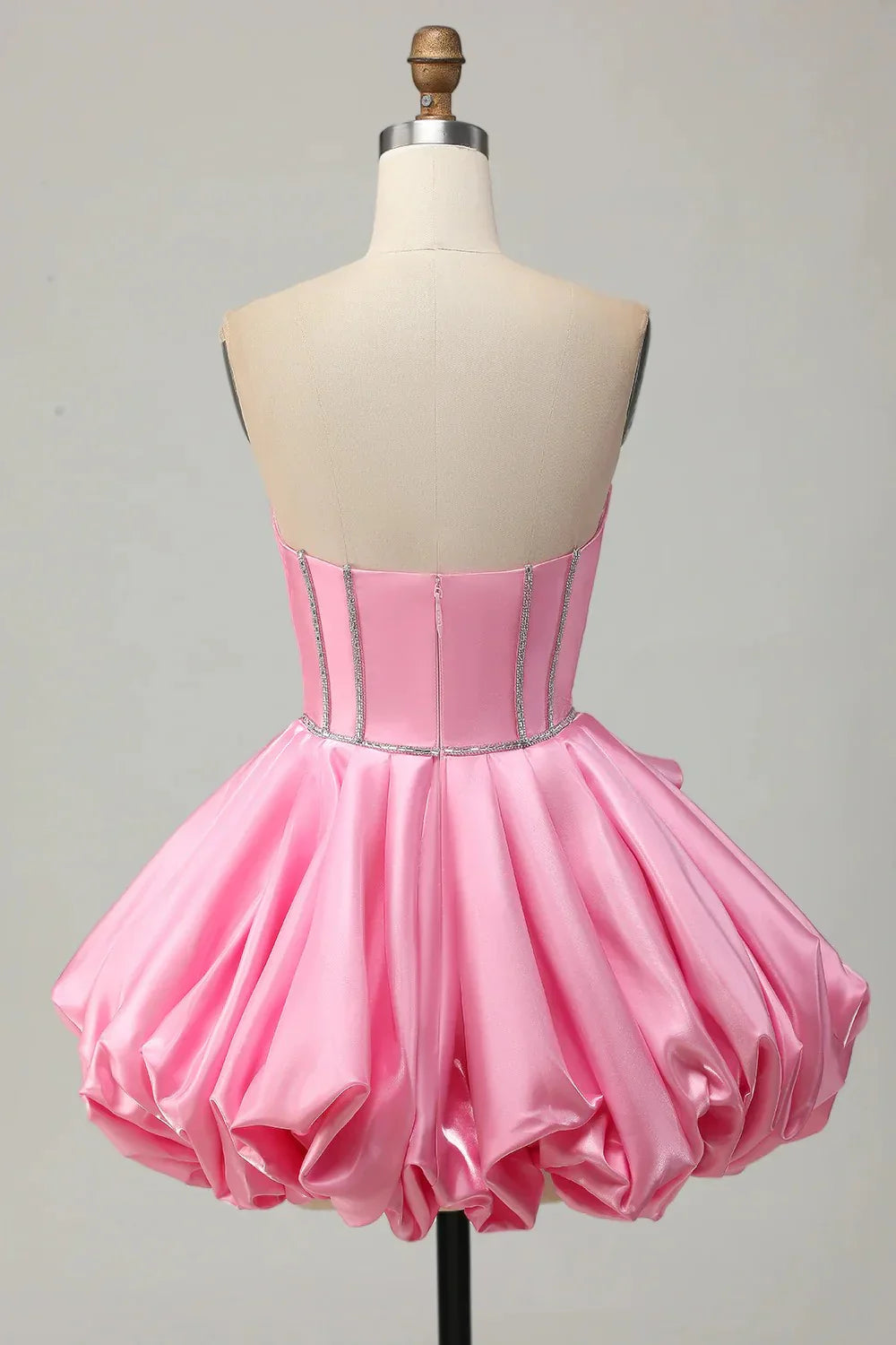 Enganliegendes Sweetheart-Satin-Korsett-Heimkehrkleid mit Perlenstickerei
