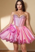 Enganliegendes Sweetheart-Satin-Korsett-Heimkehrkleid mit Perlenstickerei
