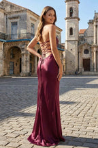 Vestidos de fiesta de satén color burdeos con escote halter, cuentas y espalda con cordones