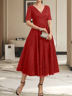 A-Linien-Kleid mit V-Ausschnitt, Teelänge, Tüllspitze und Falten für die Mutter der Braut