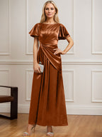 A-Linien-Kleid aus Stretch-Satin mit Rundhalsausschnitt und knöchellanger Verarbeitung für die Mutter der Braut, verziert mit plissierten Perlen. 