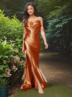 Elegantes Meerjungfrauen-Abendkleid mit einem schulterfreien Oberteil und Schlitz