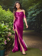 Elegantes Meerjungfrauen-Abendkleid mit einem schulterfreien Oberteil und Schlitz