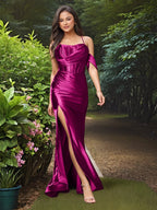 Elegantes Meerjungfrauen-Abendkleid mit einem schulterfreien Oberteil und Schlitz