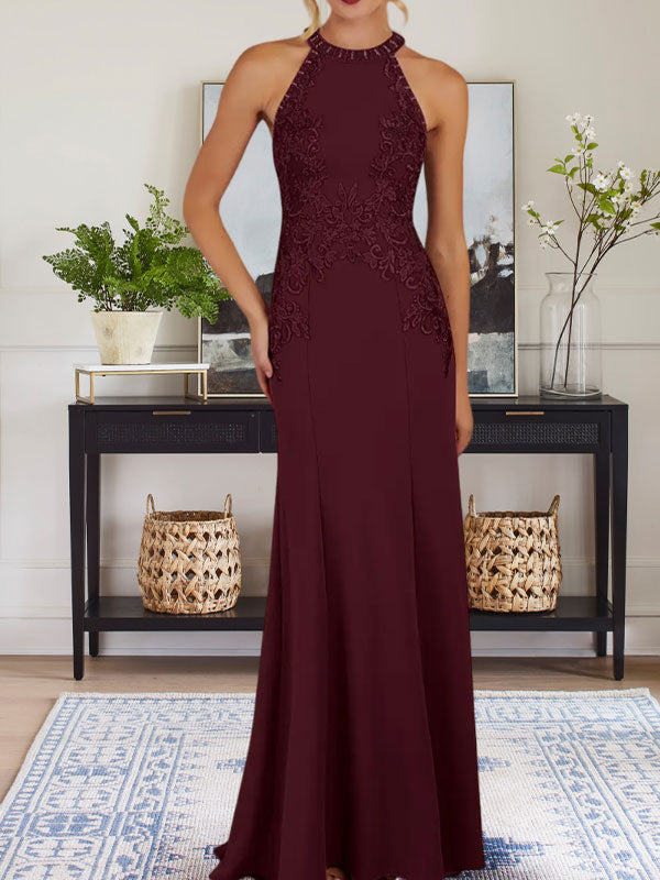 Vestido largo de madre de la novia con cuello halter y apliques en azul polvoriento