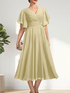 A-Linien-Chiffonkleid mit V-Ausschnitt, Teelänge und plissierter Perlenstickerei für die Mutter der Braut