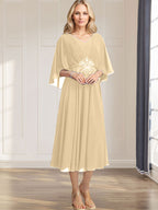 A-Linien-Kleid aus Chiffon mit V-Ausschnitt, Teelänge, plissierten Paillettenapplikationen und Perlenstickerei für die Mutter der Braut 