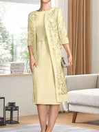 Vestido de gasa para madre de la novia con escote redondo hasta la rodilla, corte tubo/columna y lentejuelas plisadas