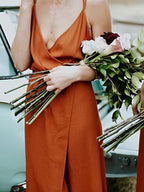 Encantadores vestidos de dama de honor de corte A con tirantes finos y abertura