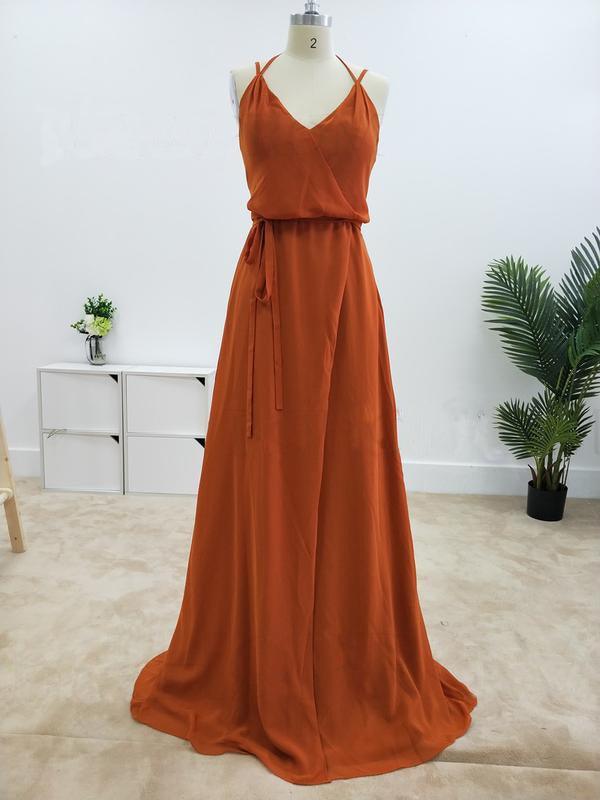 Encantadores vestidos de dama de honor de corte A con tirantes finos y abertura