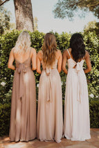 Vestidos de dama de honor de gasa con tirantes finos y escote en A