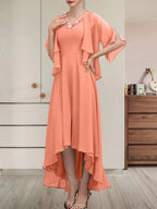 A-Linien-Kleid aus Chiffon mit V-Ausschnitt, asymmetrischem Muster und Perlen- und Paillettenbesatz für die Mutter der Braut