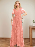 A-Linien-Kleid mit V-Ausschnitt, asymmetrischem Spitzenbesatz und Kaskadenrüschen für die Mutter der Braut 