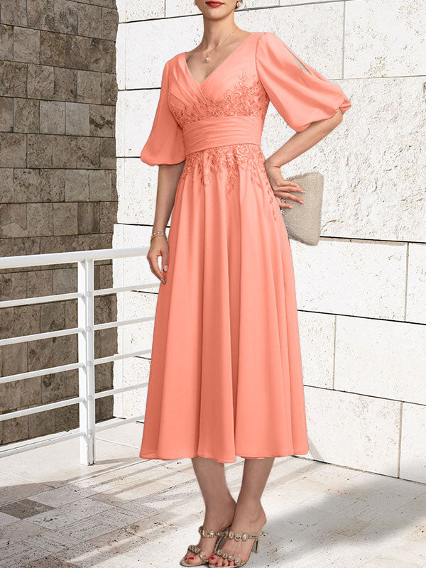 A-Linien-Kleid aus Chiffon mit V-Ausschnitt und Teelänge für die Mutter der Braut mit Falten