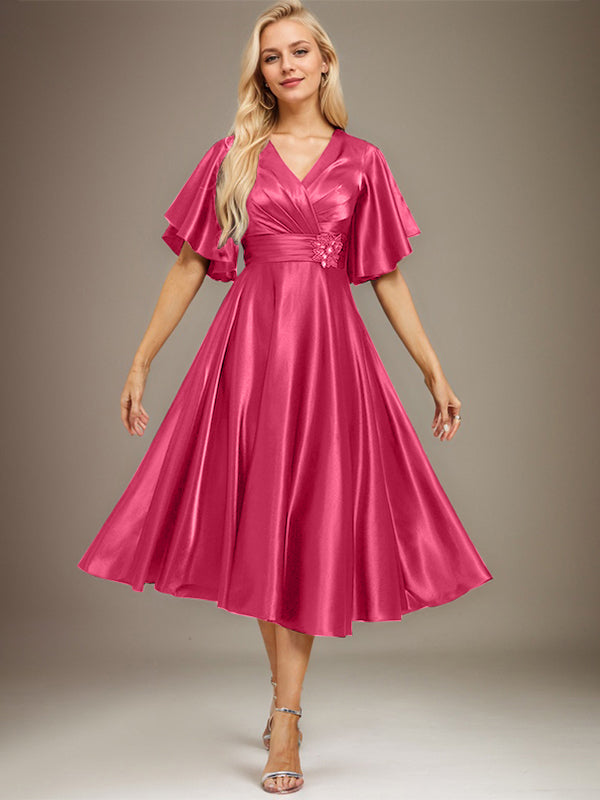 A-Linien-Kleid aus Stretch-Satin mit V-Ausschnitt, Teelänge, Perlenstickerei und Falten für die Mutter der Braut 