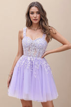 Kurzes, lilafarbenes A-Linien-Abendkleid mit Korsettträgern