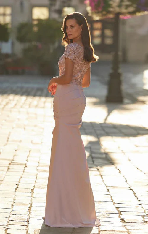 Rundhals Kurzarm Spitzen Blumenverzierung Geraffte Taille Satin Meerjungfrauen Maxikleid