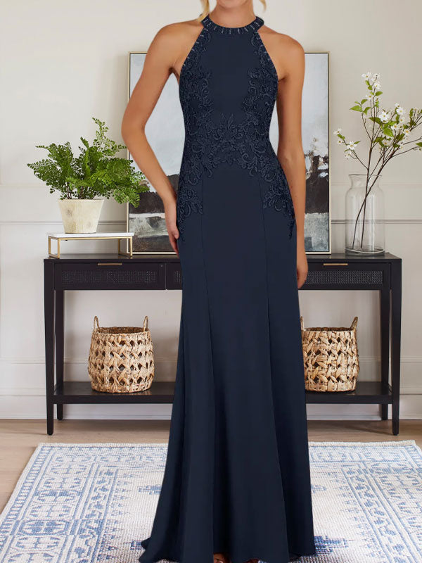Vestido largo de madre de la novia con cuello halter y apliques en azul polvoriento