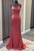 Vestido de fiesta largo con tirantes y cuello vuelto de sirena en color malva