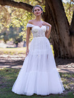 Schulterfreies, elfenbeinfarbenes A-Linien-Abendkleid aus Tüll