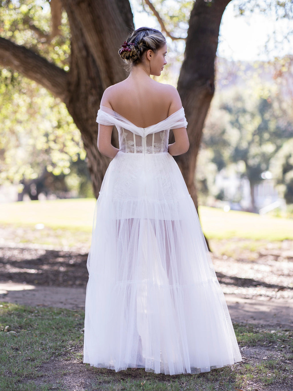 Schulterfreies, elfenbeinfarbenes A-Linien-Abendkleid aus Tüll