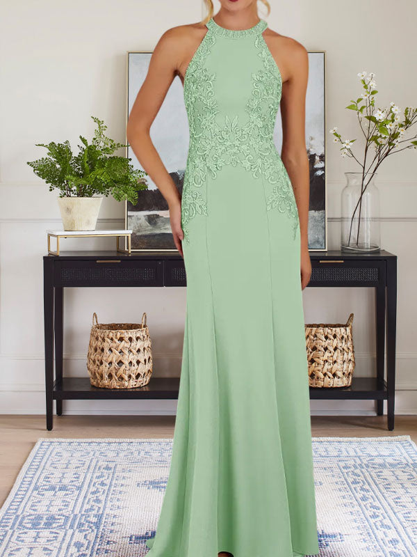 Vestido largo de madre de la novia con cuello halter y apliques en azul polvoriento