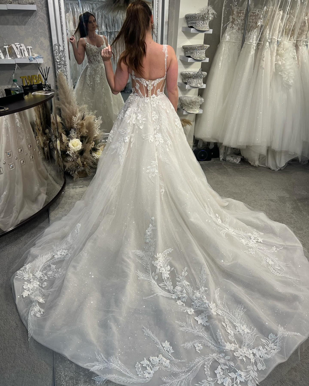 Designer A-Linie Spaghettiträger Ärmellose Tüll Hochzeitskleider mit Spitze