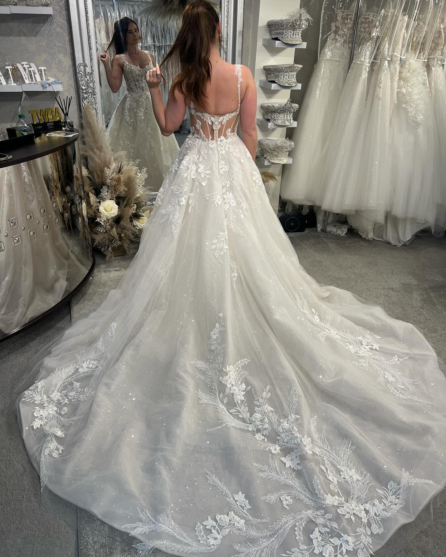 Designer A-Linie Spaghettiträger Ärmellose Tüll Hochzeitskleider mit Spitze