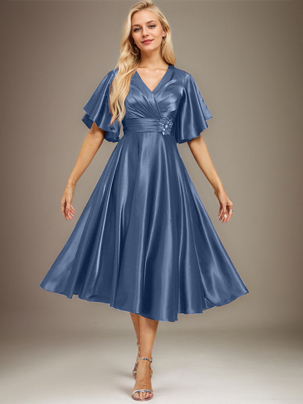 Vestido de madre de la novia de satén elástico con escote en V, largo hasta la rodilla, con cuentas y pliegues 