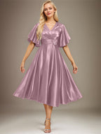 A-Linien-Kleid aus Stretch-Satin mit V-Ausschnitt, Teelänge, Perlenstickerei und Falten für die Mutter der Braut 