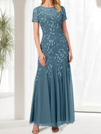 Langes, blaues Meerjungfrauenkleid mit Rundhalsausschnitt und Perlenstickerei für die Mutter der Braut