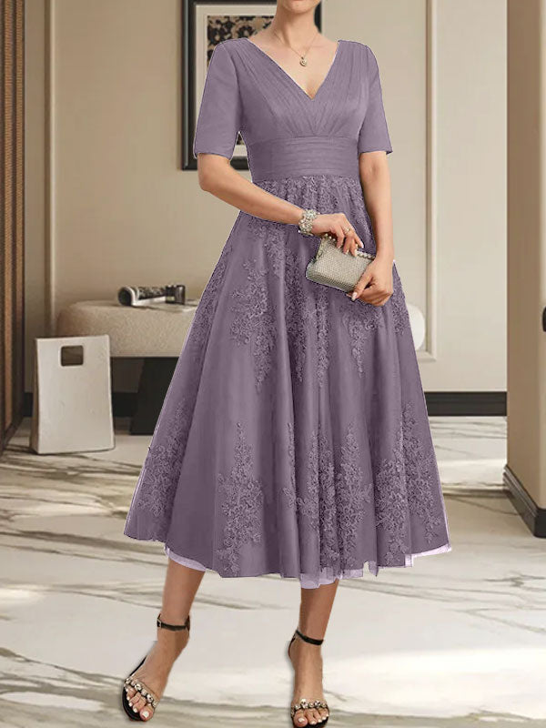 A-Linien-Kleid mit V-Ausschnitt, Teelänge, Tüllspitze und Falten für die Mutter der Braut