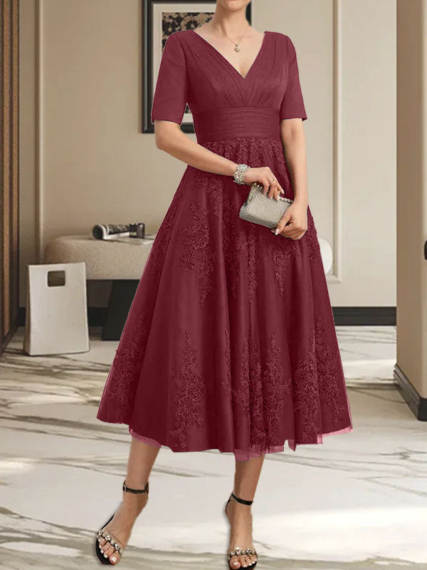 A-Linien-Kleid mit V-Ausschnitt, Teelänge, Tüllspitze und Falten für die Mutter der Braut