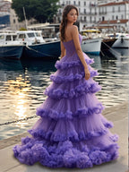 Vestido de fiesta con capas escalonadas, sin tirantes y con top de corsé plisado y transparente