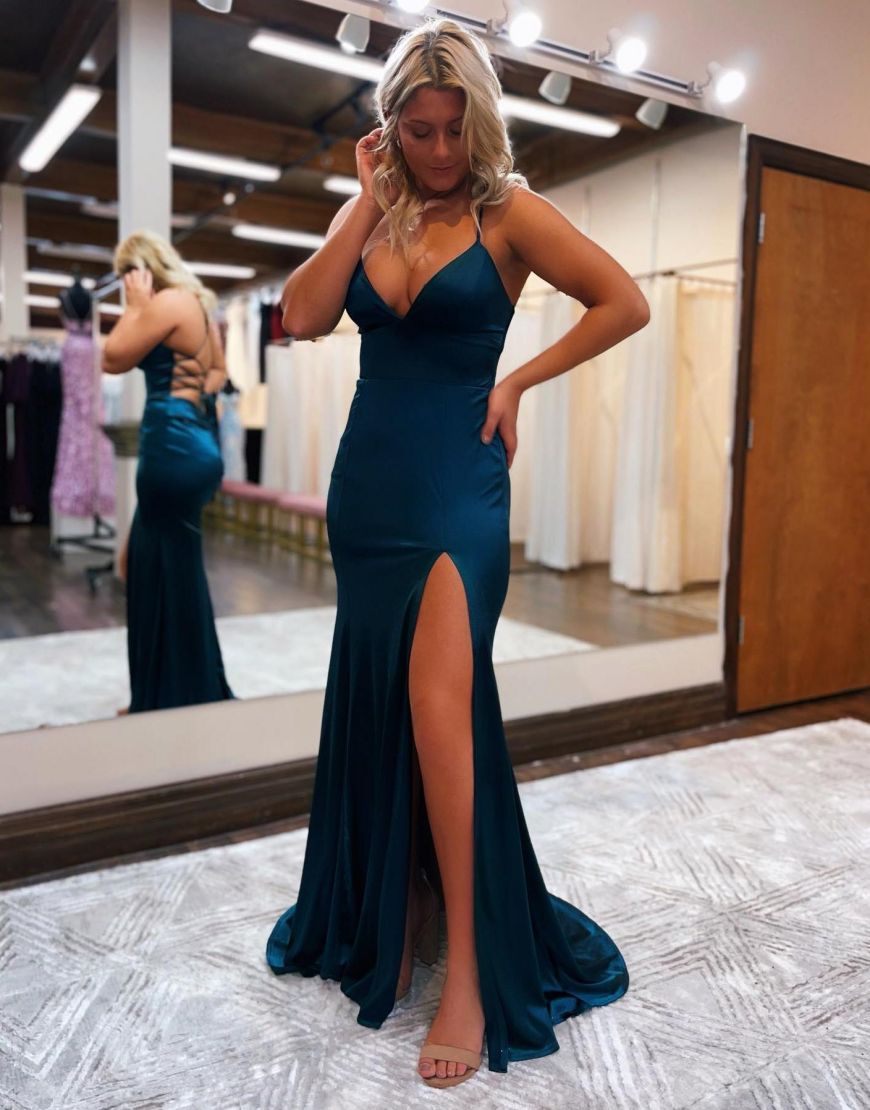 Meerjungfrauen-Abendkleid aus Satin mit Spaghettiträgern und Schlitz