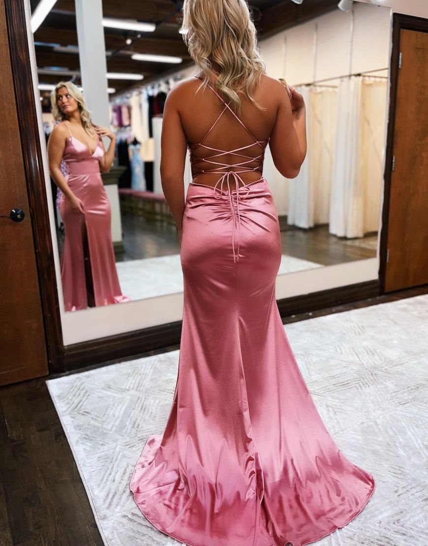 Meerjungfrauen-Abendkleid aus Satin mit Spaghettiträgern und Schlitz