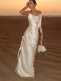 Elegante vestido maxi de satén blanco para vacaciones